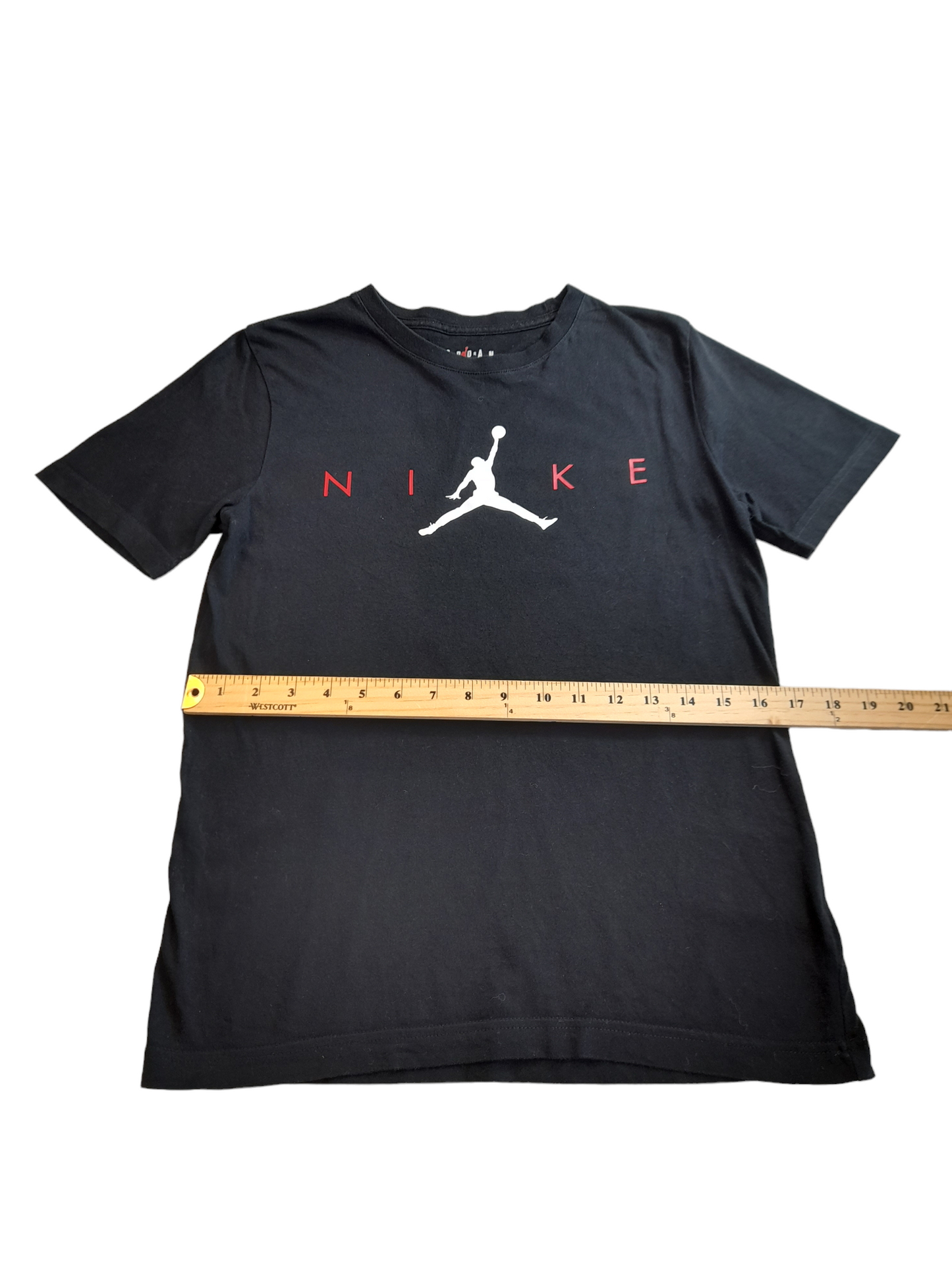 Air Jordan Tshirt large boys