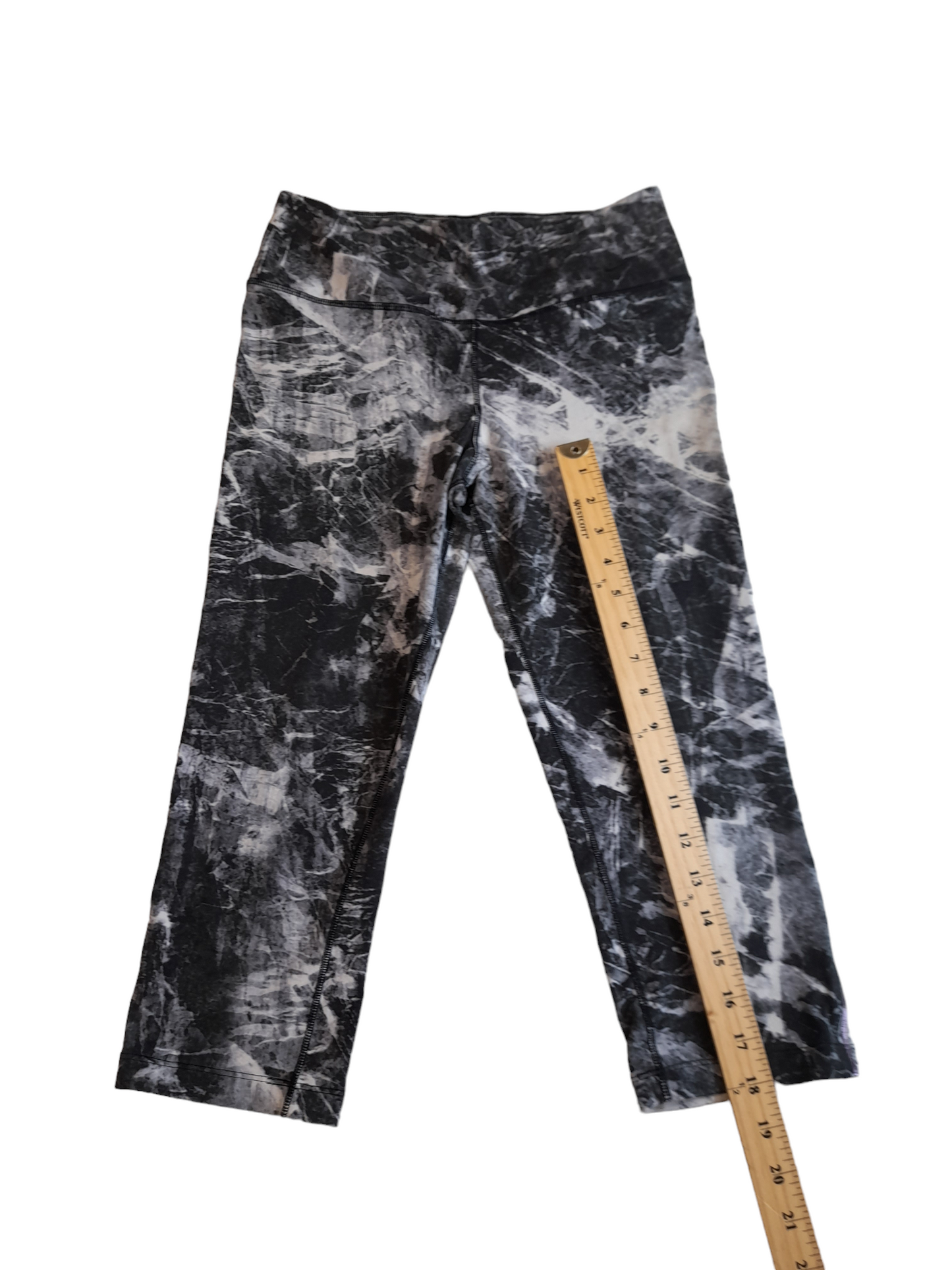 Nike Dri Fit 3 Quarter Leggings size Medium