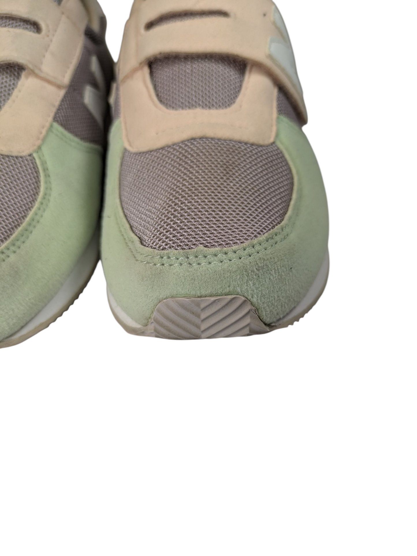 New Balance 220 Trainers