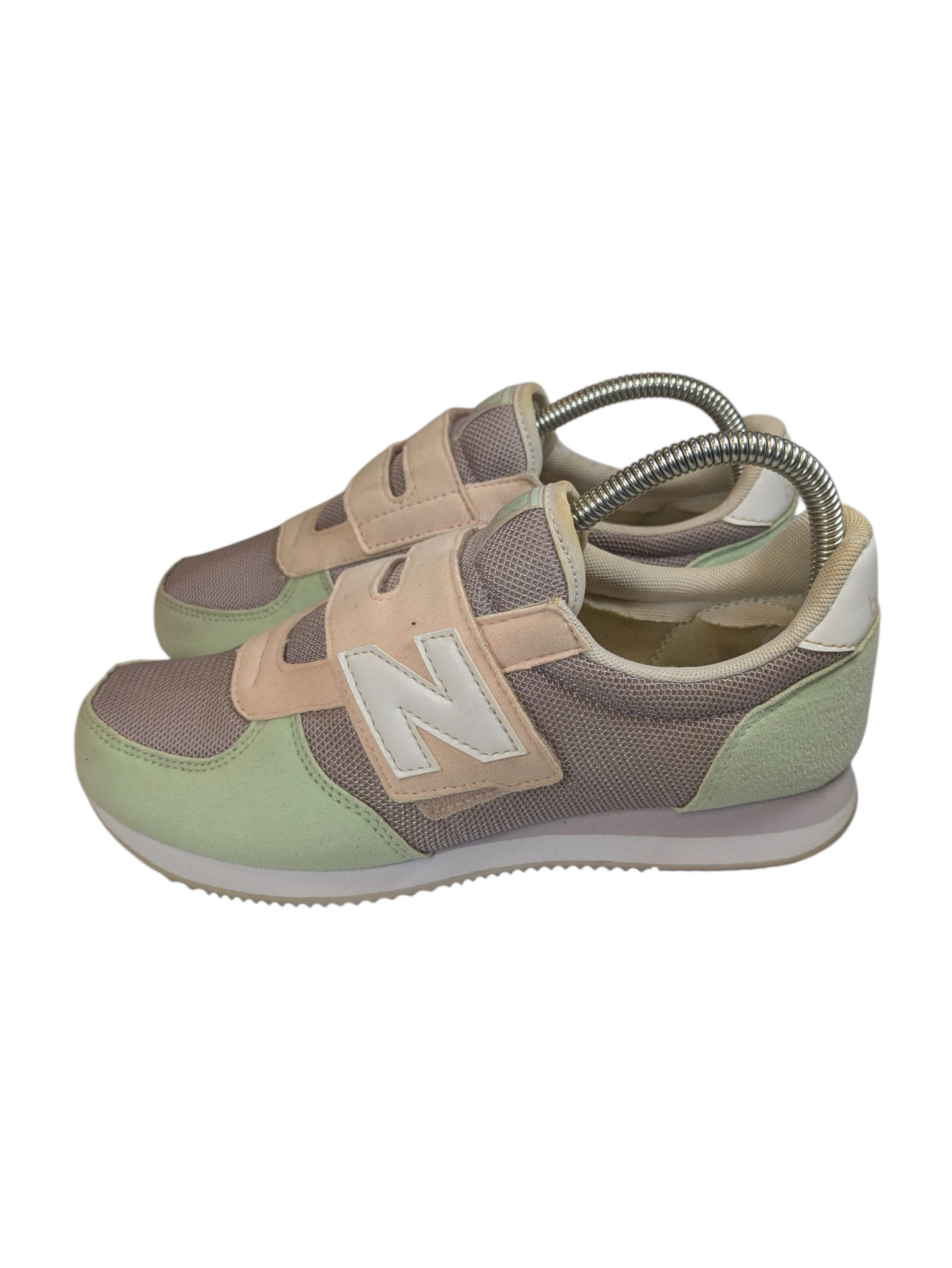 New Balance 220 Trainers