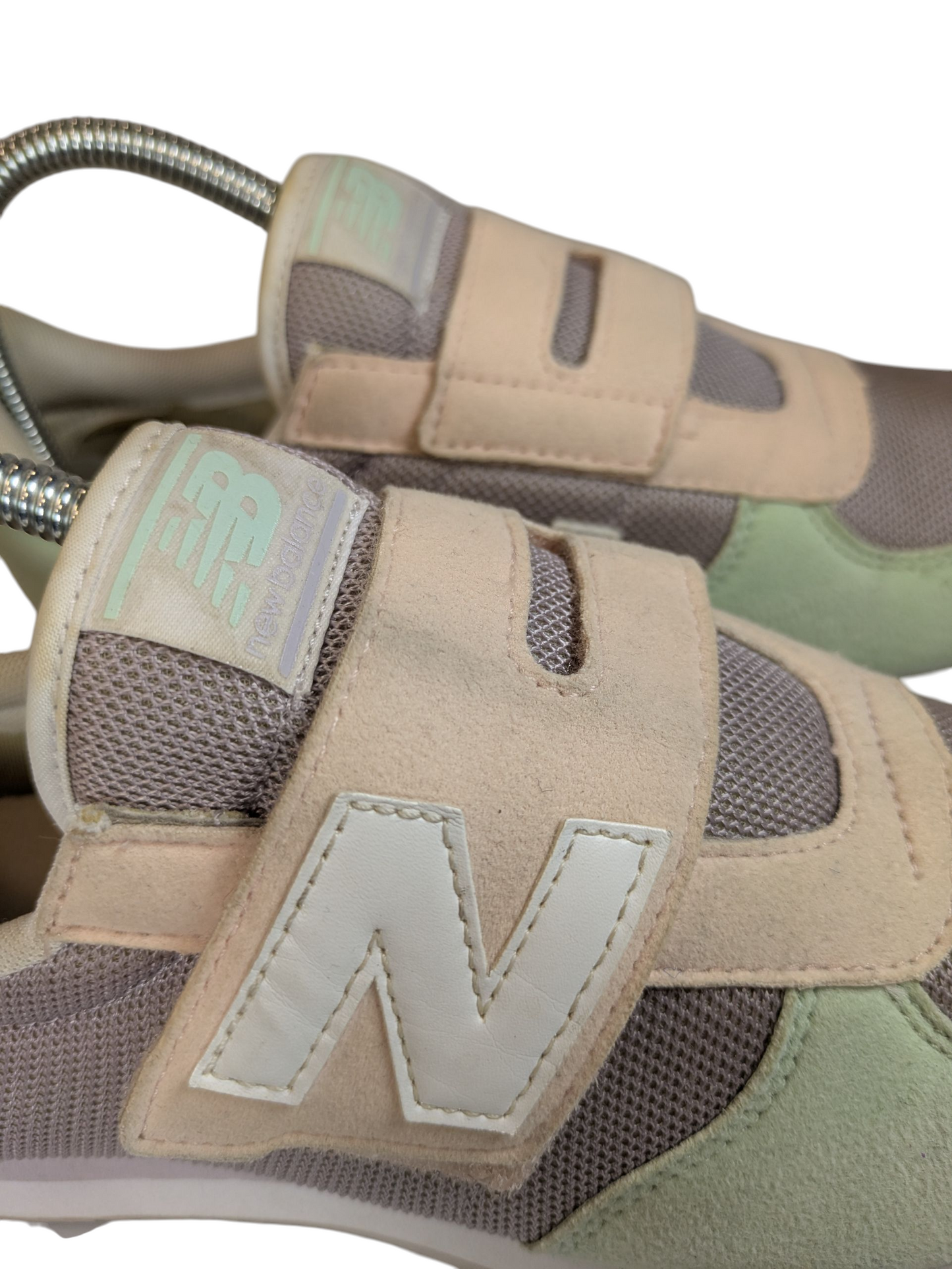 New Balance 220 Trainers