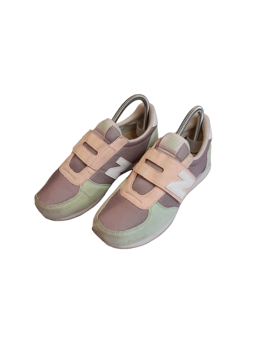 New Balance 220 Trainers